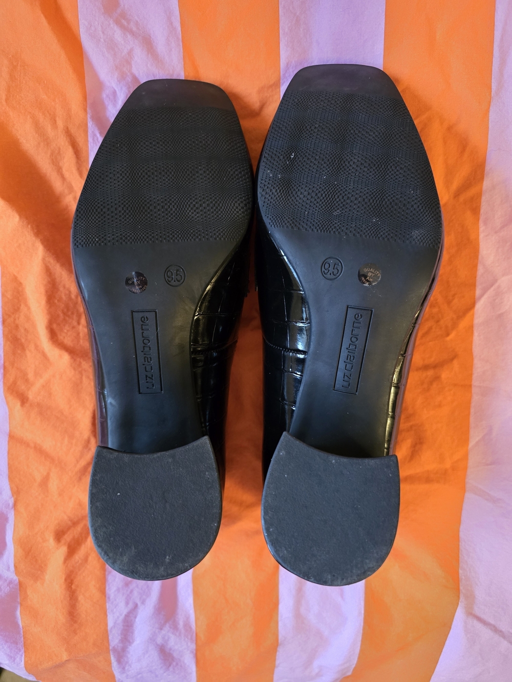 Liz Claiborne Black Croc-Embossed Loafers with Gold LC Chain - Picture 7 of 8